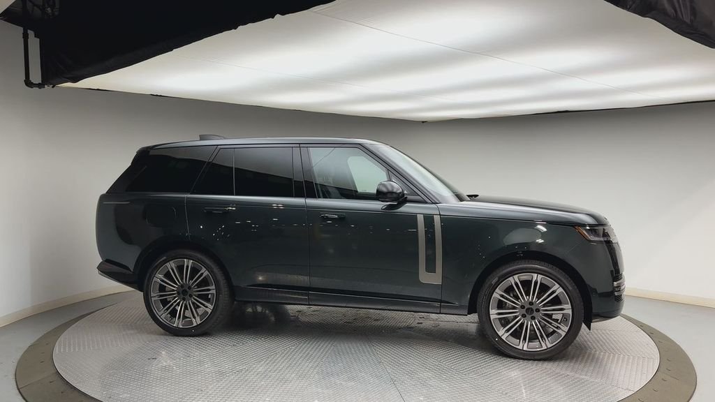 New 2026 Belgravia Green Metallic Land Rover SE image 9