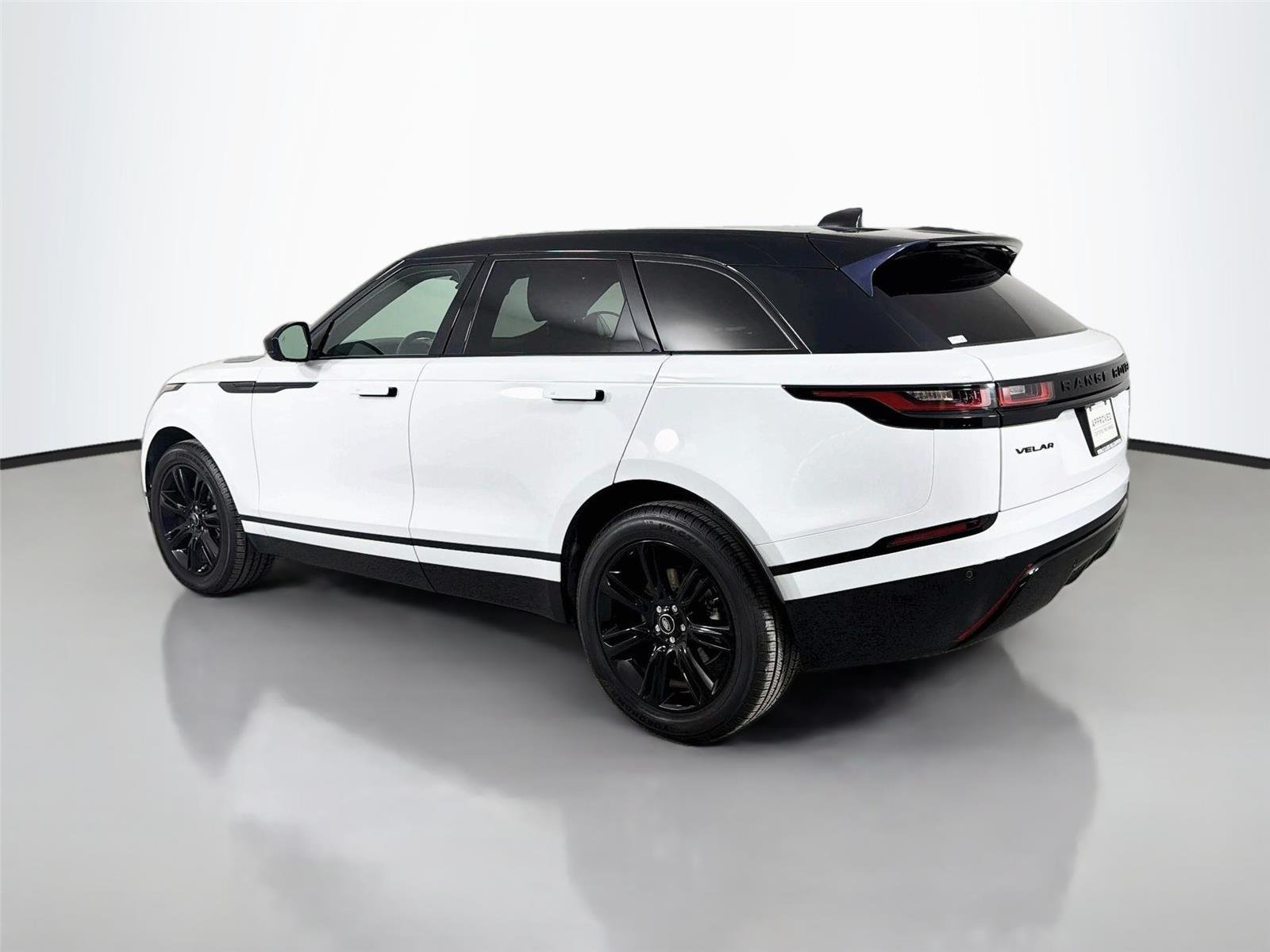 Certified Used 2023 Fuji White Land Rover R-Dynamic S image 7