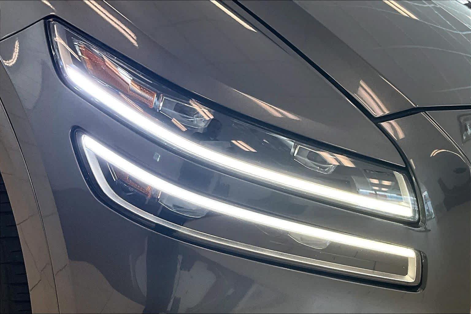 Used 2022 Himalayan Gray Genesis  image 27
