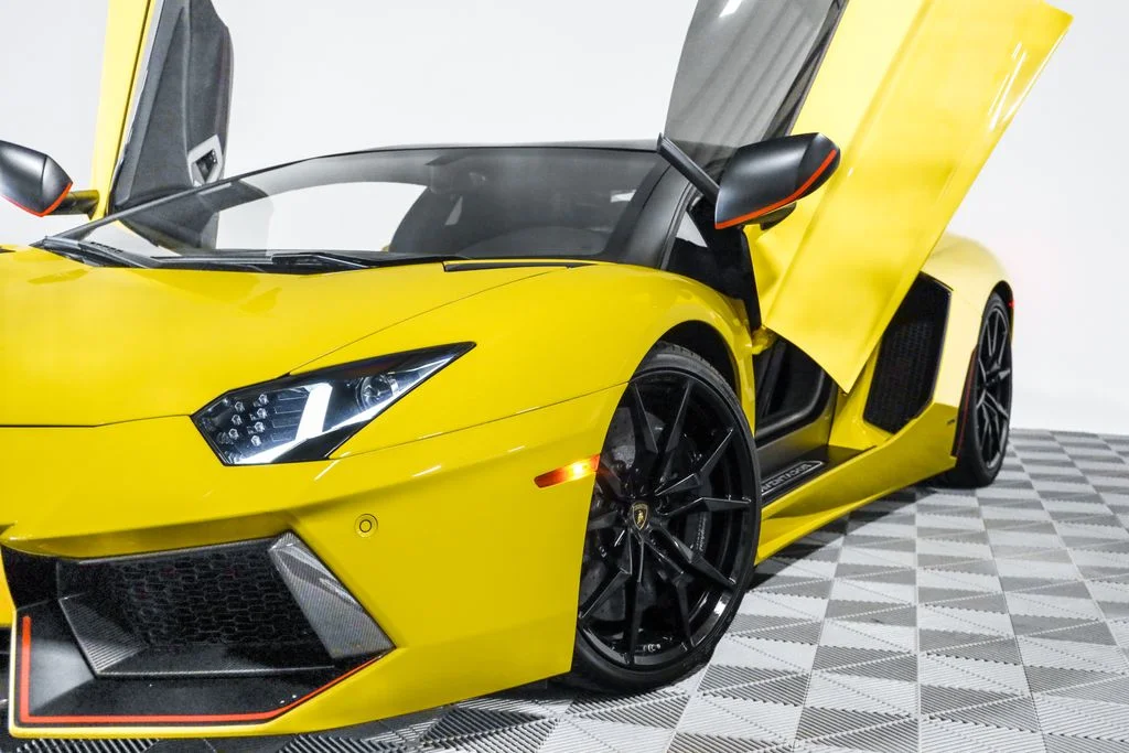 Used 2016 Yellow Lamborghini LP700-4 image 15