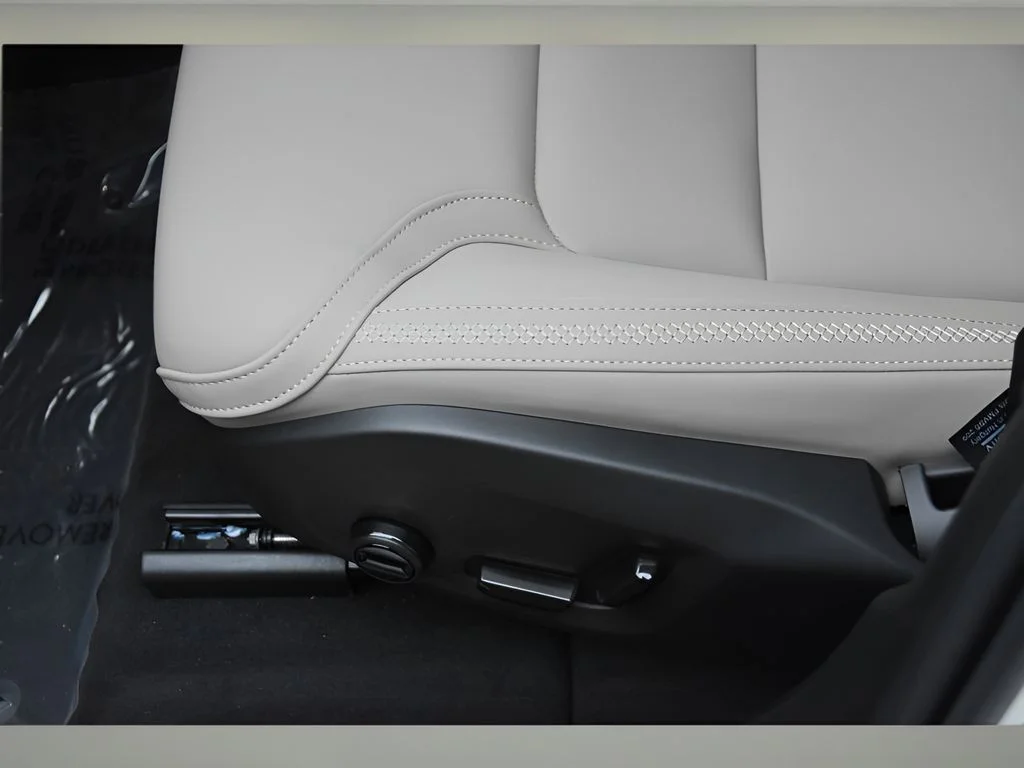 Used 2026 Crystal White Metallic Volvo Plus image 34