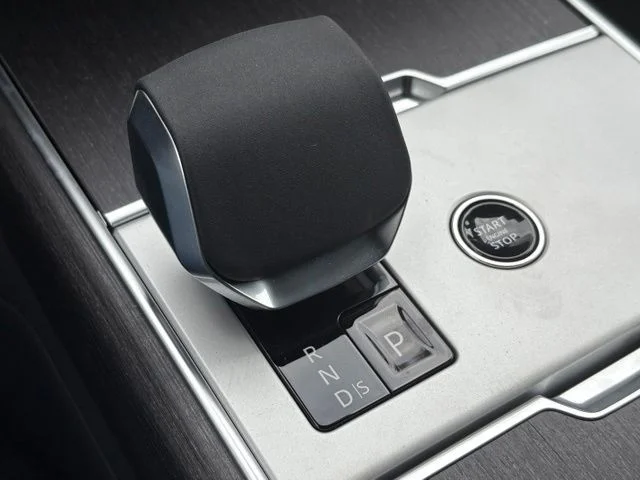 New 2026 Fuji White Land Rover SE image 25
