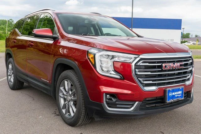 Used 2022 Red GMC SLT image 4