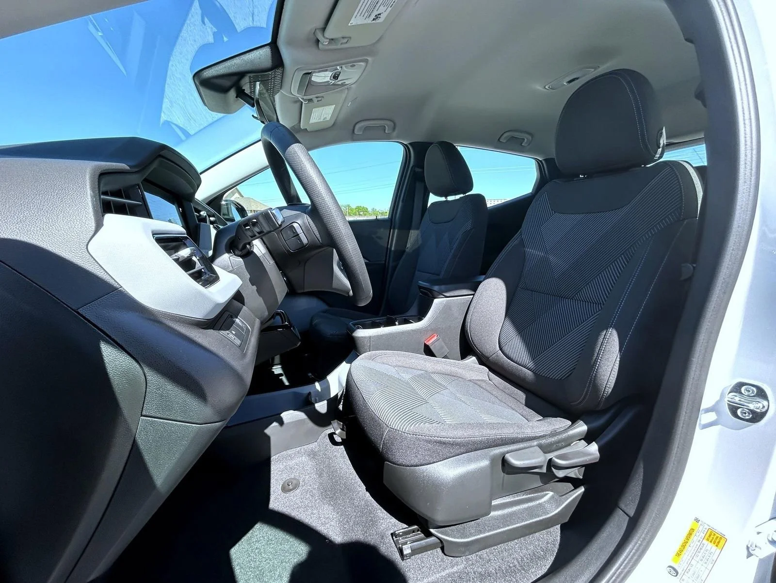 New 2027 Summit White Chevrolet LT image 10