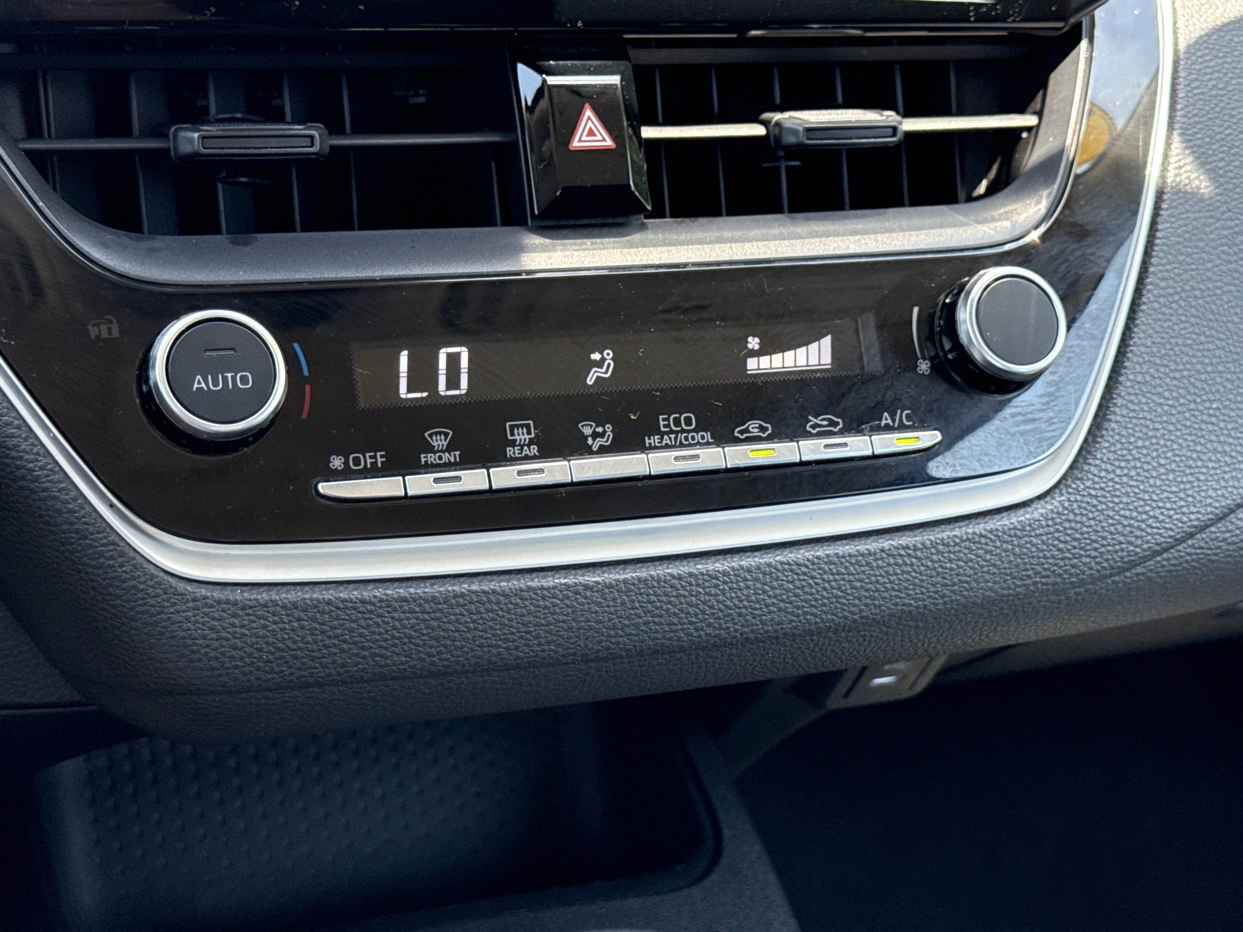 2024 Toyota Corolla LE - Photo 28