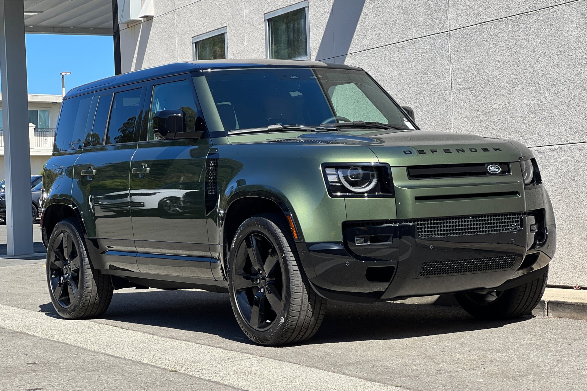 New 2026 Woolstone Green Land Rover X-Dynamic SE image 9
