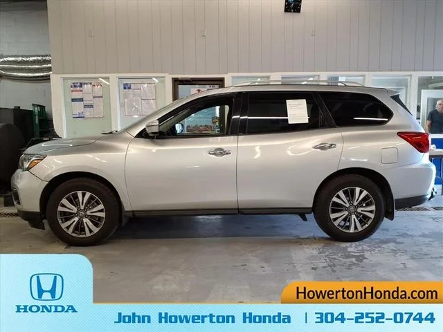 Used 2019 Silver Nissan S image 5