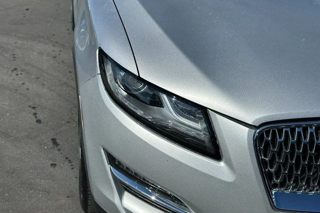 Used 2019 Silver Lincoln Select image 3