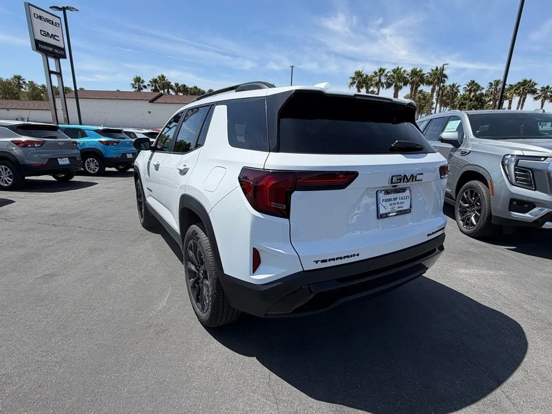 New 2026 Summit White GMC Elevation image 5