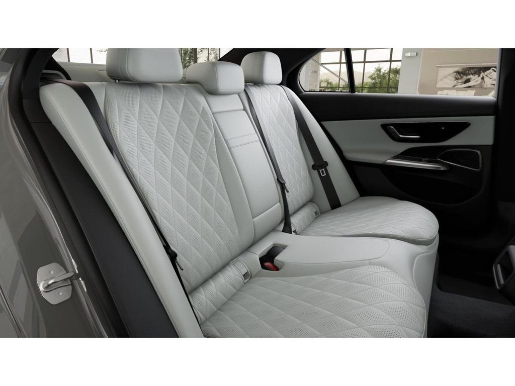 New 2027 MANUFAKTUR Alpine Grey Mercedes-Benz E 450 image 5