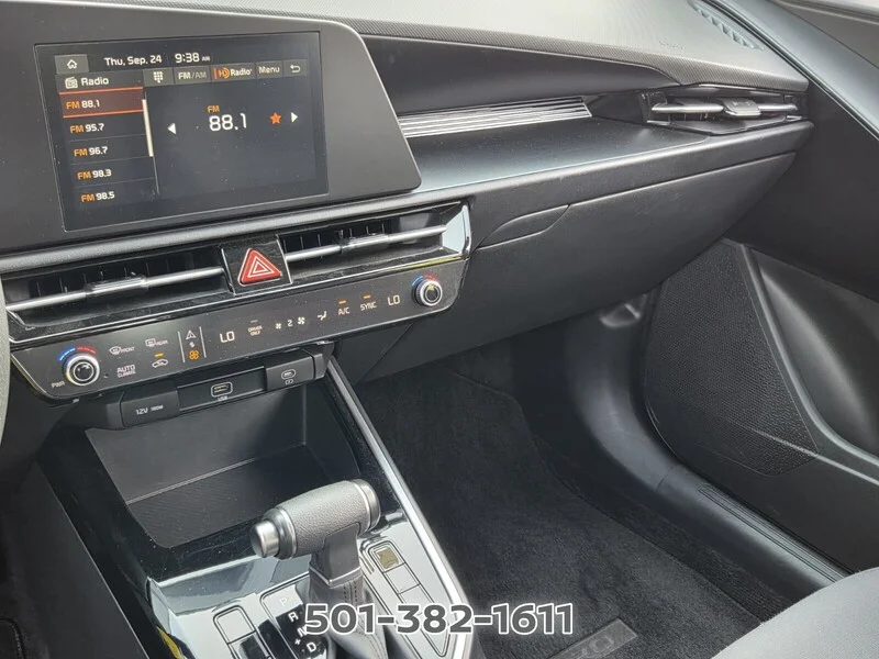 Used 2025 Snow White Pearl KIA LX FWD image 26