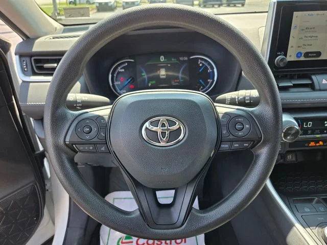 2025 Toyota RAV4 XLE - Photo 31