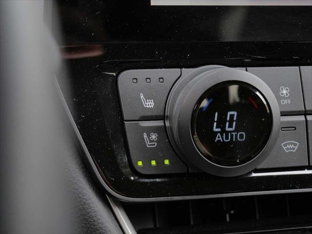 Certified Used 2024 WIND CHILL PEARL Toyota  image 31