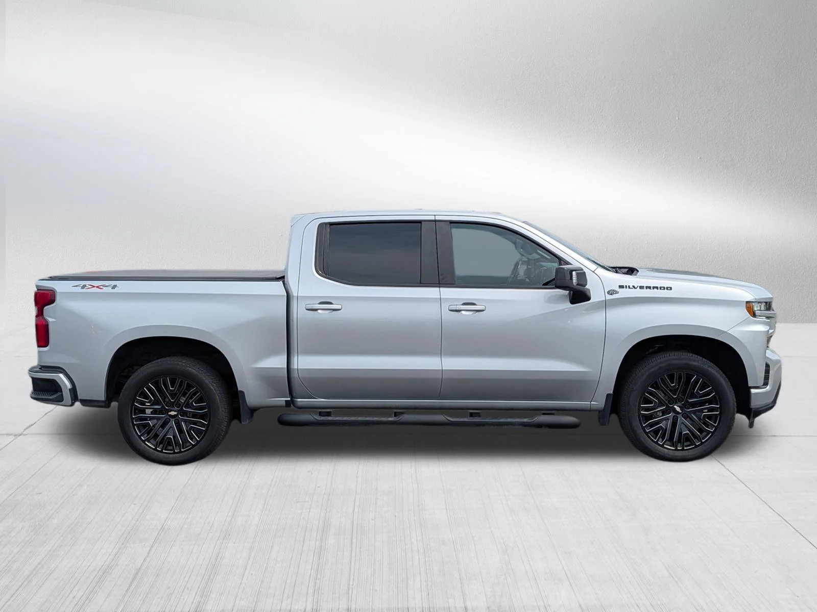 Used 2022 Silver Ice Metallic Chevrolet RST image 8
