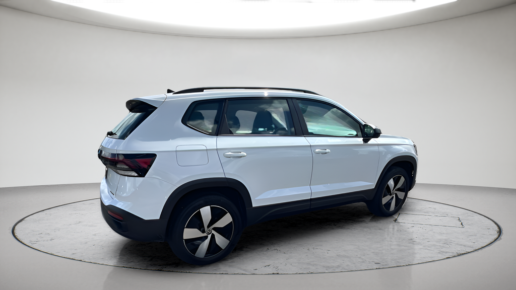 Used 2025 White Volkswagen 1.5T S image 5