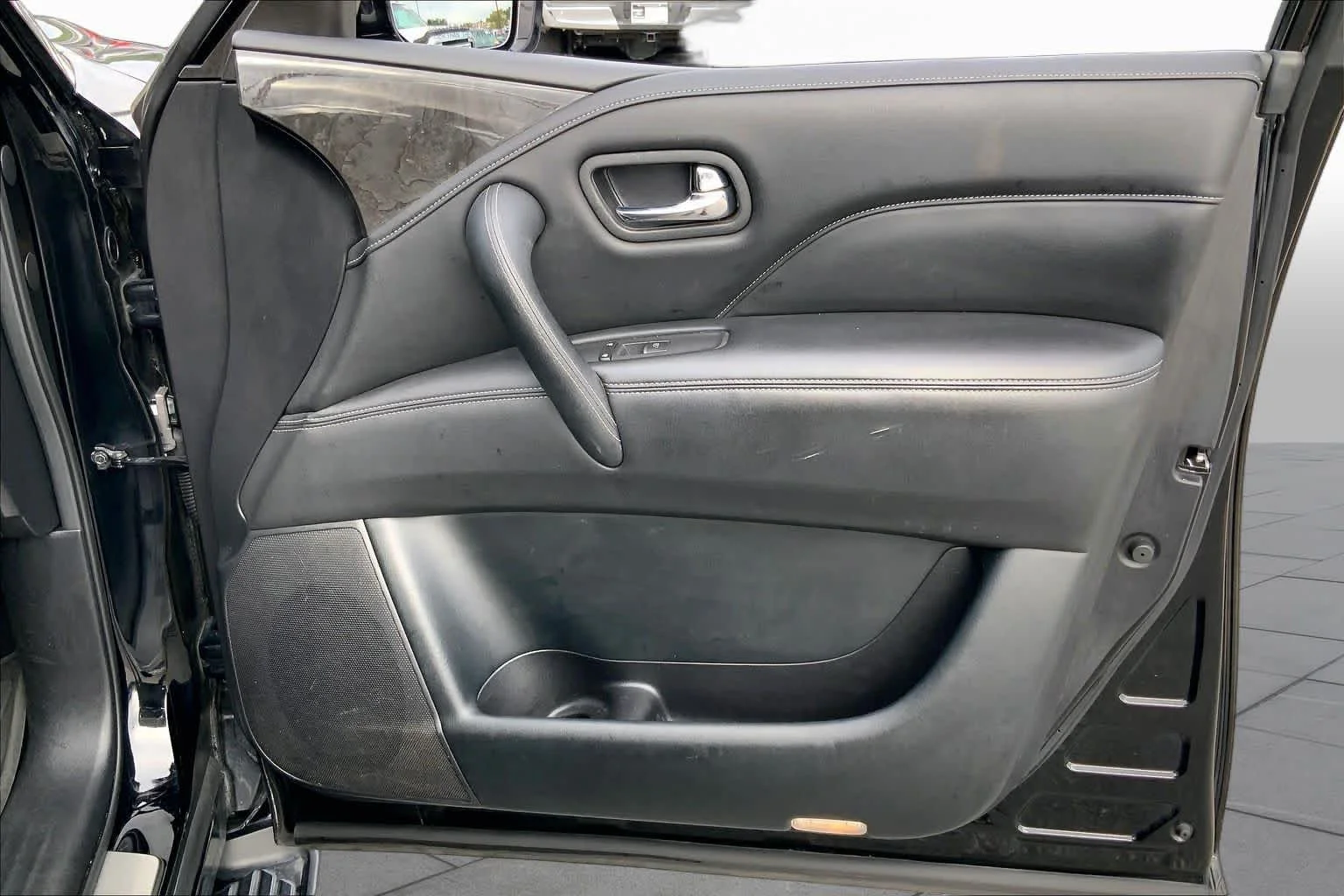 Used 2020 Black Obsidian INFINITI LUXE image 22