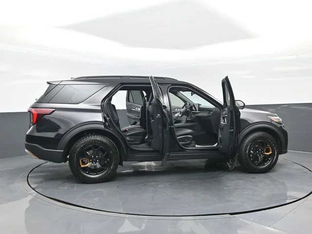 New 2026 Agate Black Metallic Ford Tremor® image 29