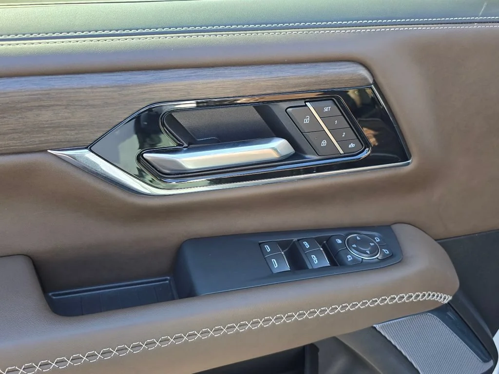 2026 GMC Yukon Denali Ultimate - Photo 23