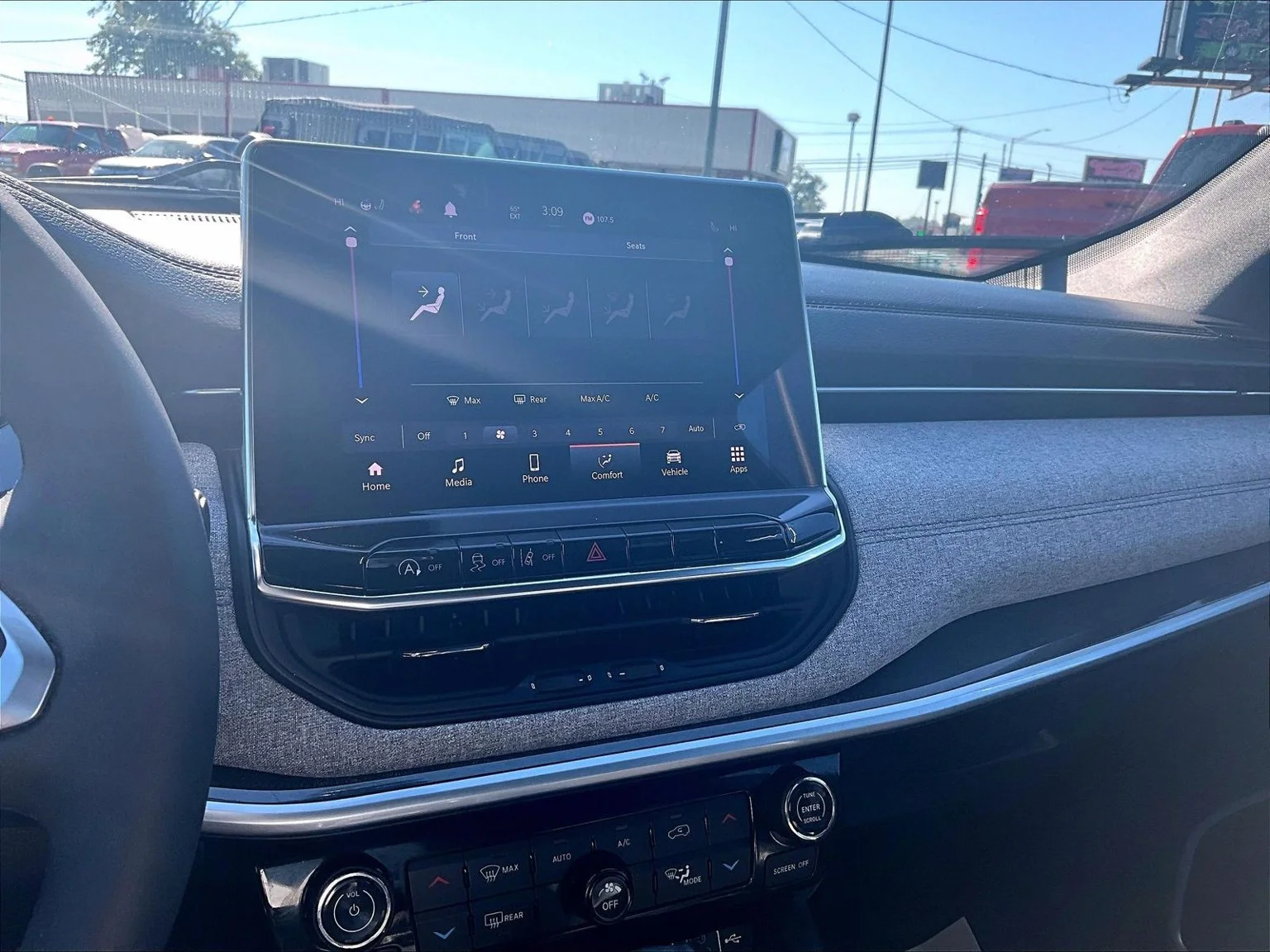 Used 2023 Black Jeep Latitude image 32