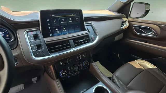 Used 2024 Iridescent Pearl Tricoat Chevrolet High Country image 25