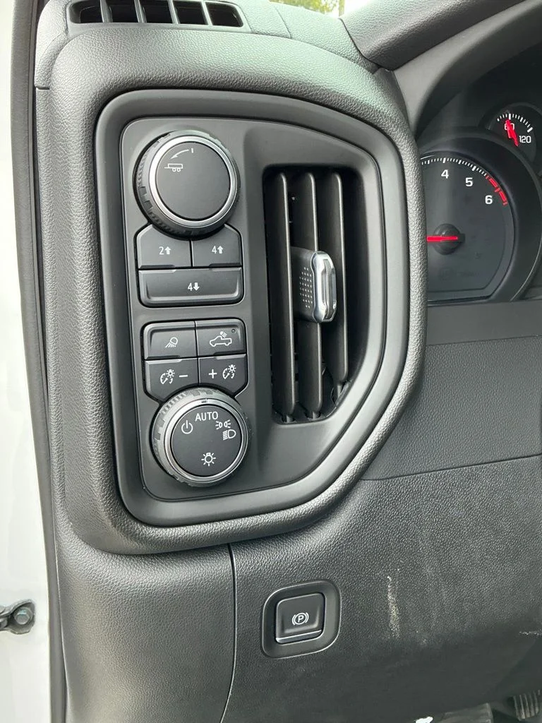 Used 2024 White Chevrolet Custom image 33