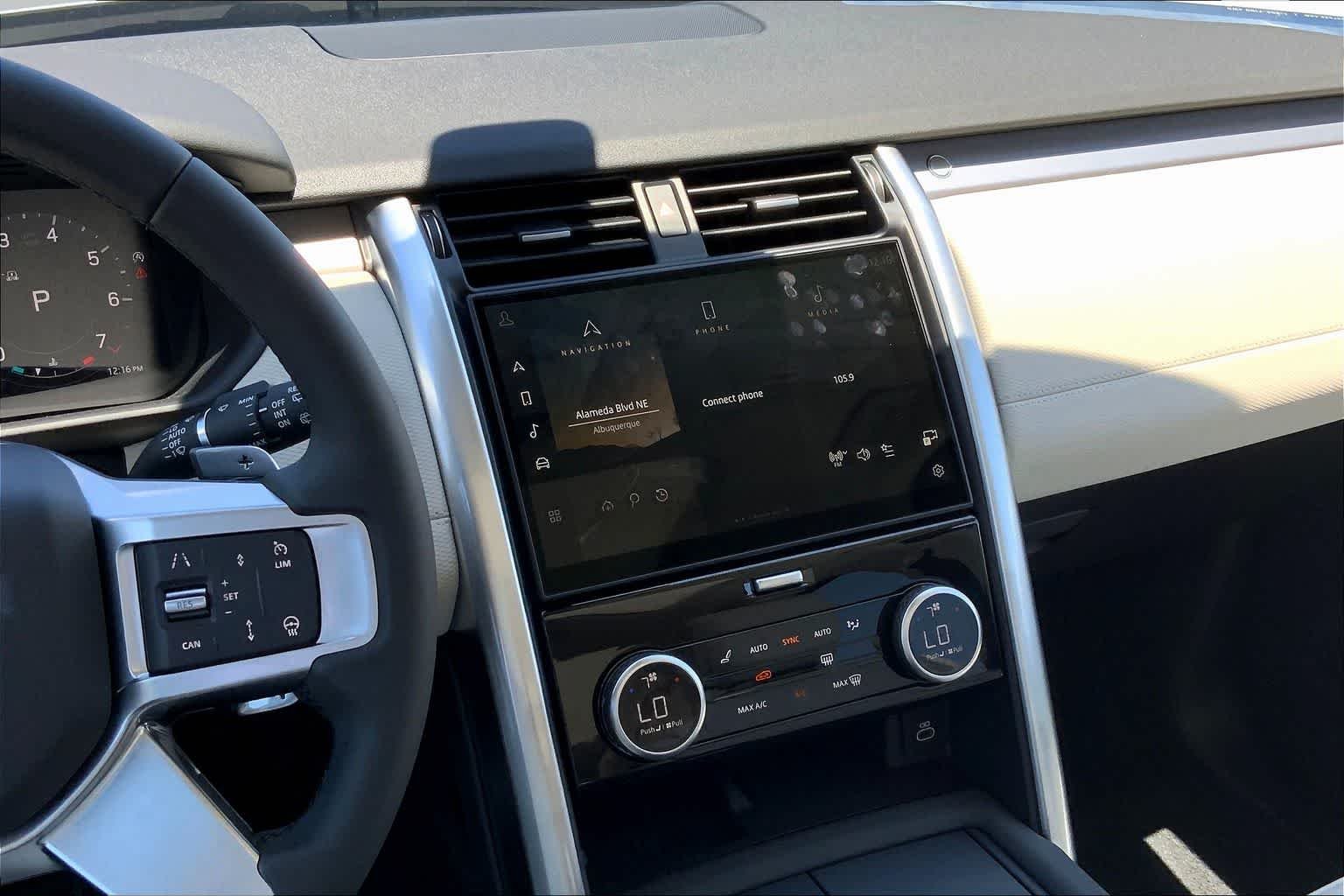 2025 Land Rover Discovery Dynamic SE - Photo 6