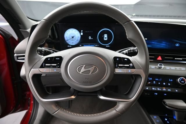 Used 2025 Red Hyundai SEL Convenience image 9