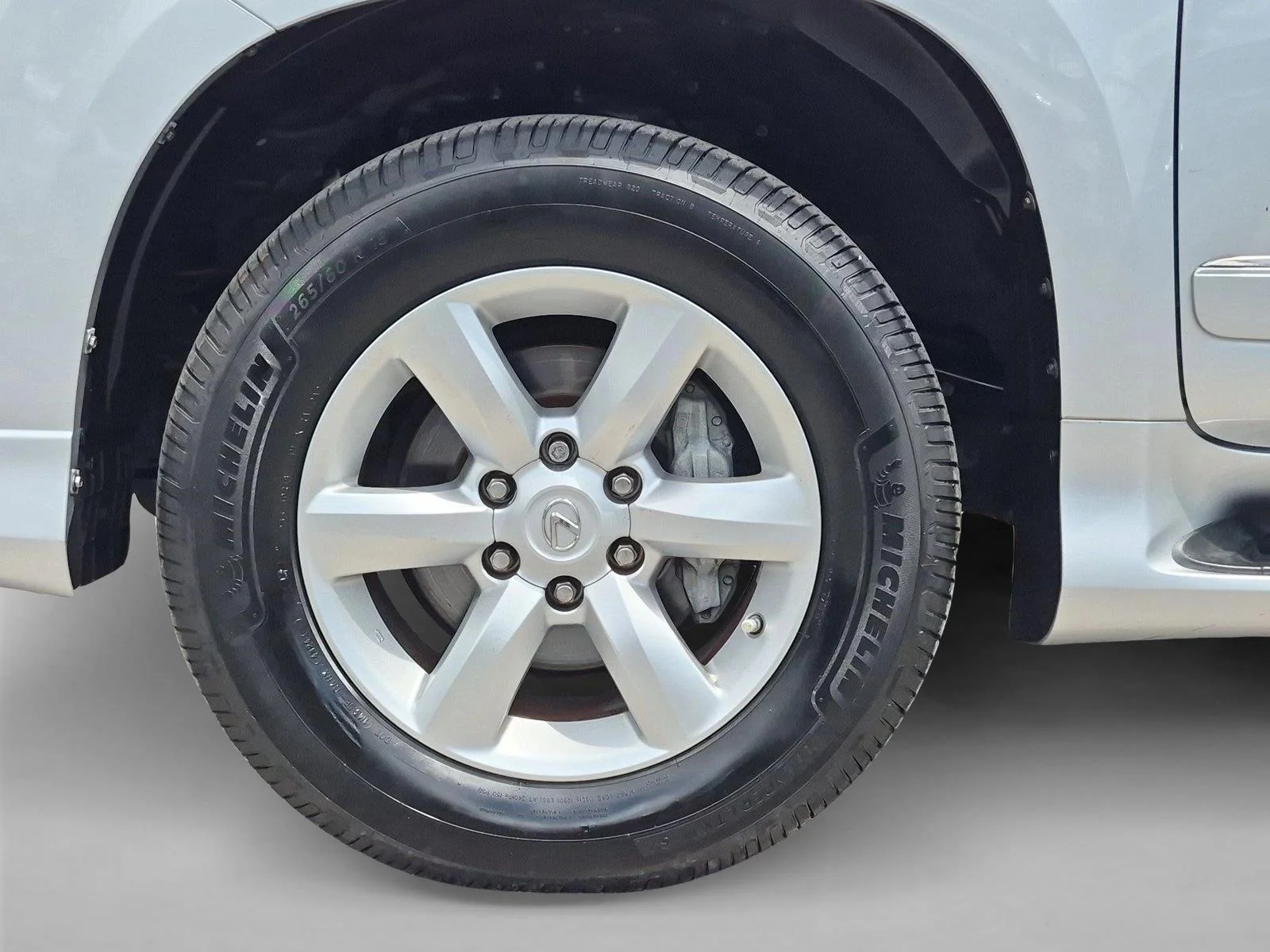 Used 2018 Silver Lining Metallic Lexus GX 460 image 24