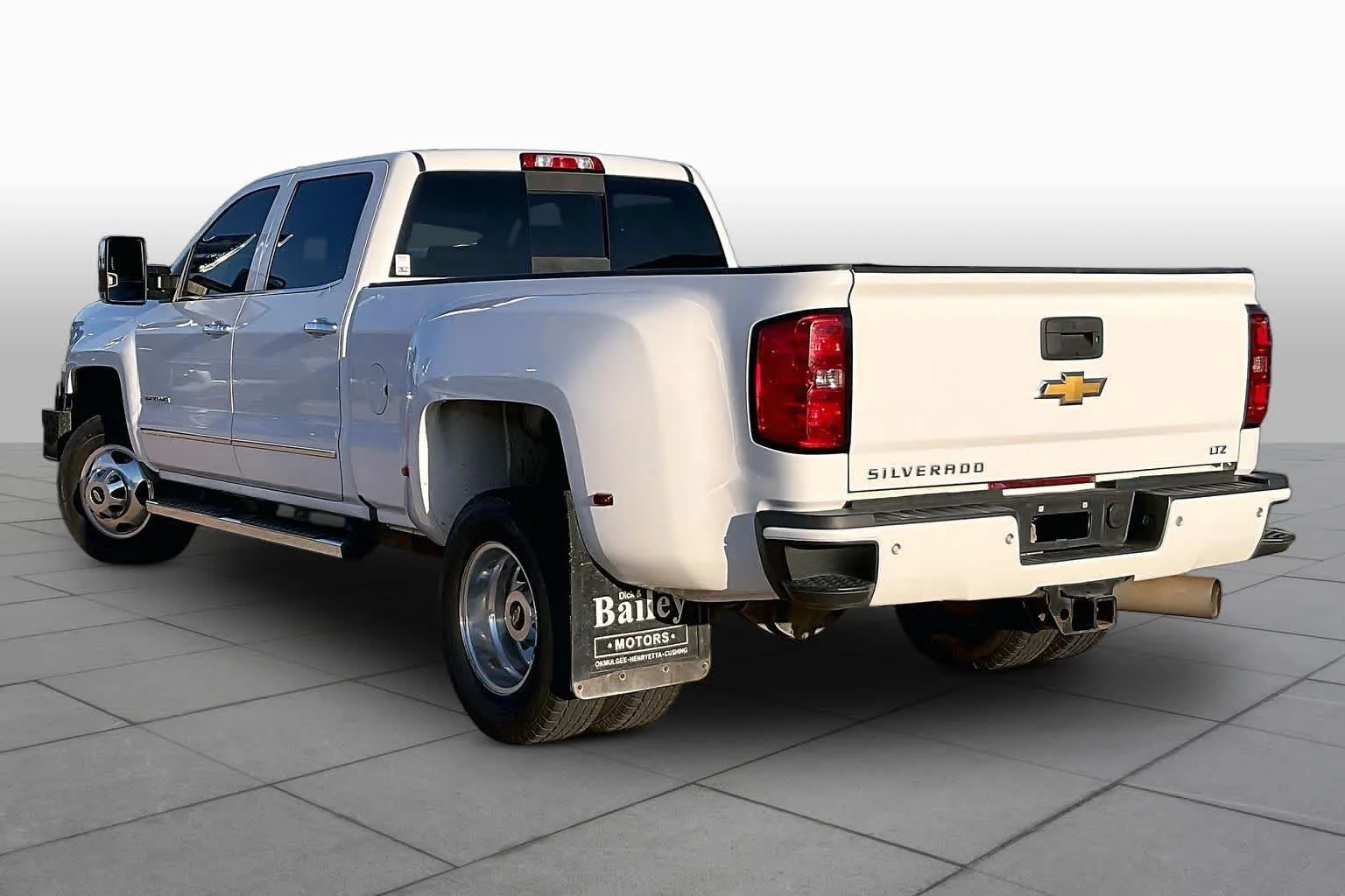 Used 2018 Summit White Chevrolet LTZ image 12