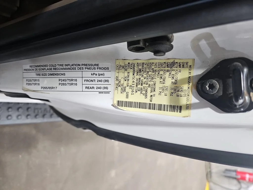 Used 2005 White Nissan SE image 37
