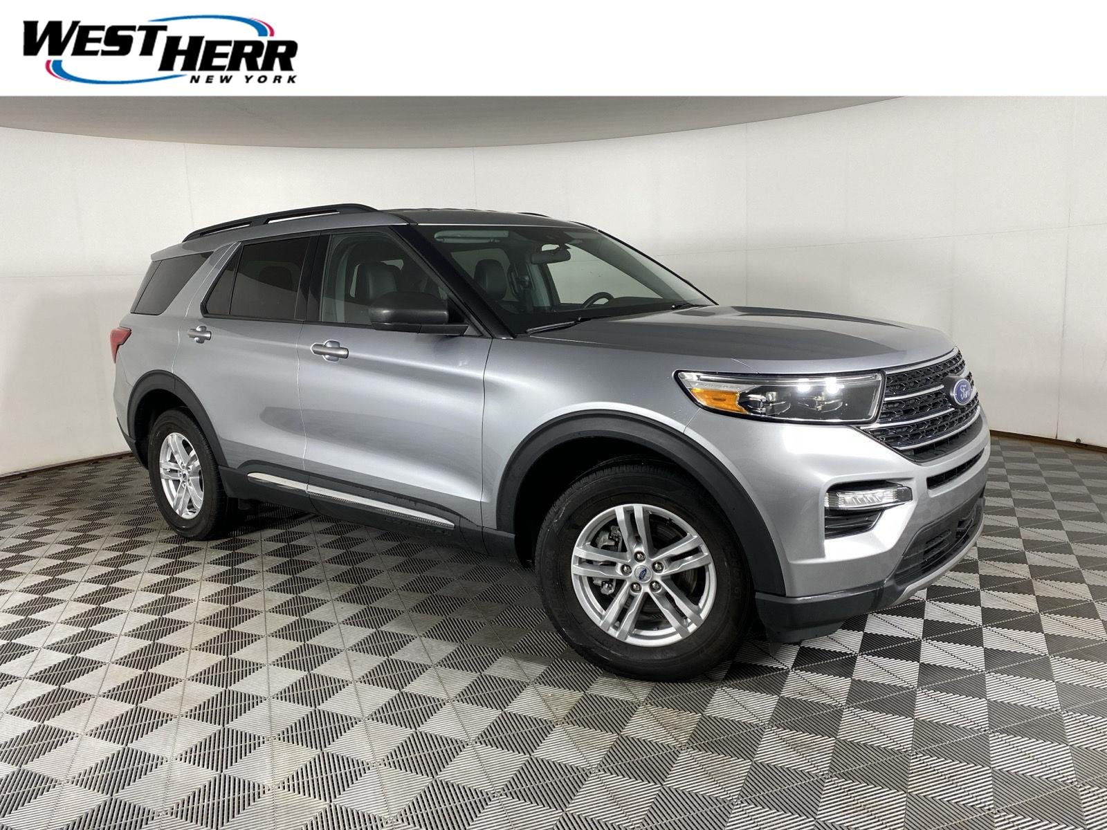 Used 2023 Iconic Silver Ford XLT image 1