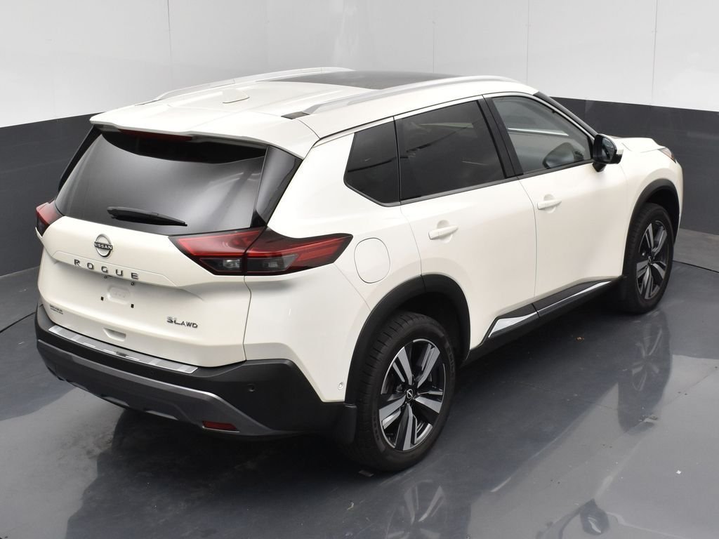 Used 2023 White Nissan SL image 29