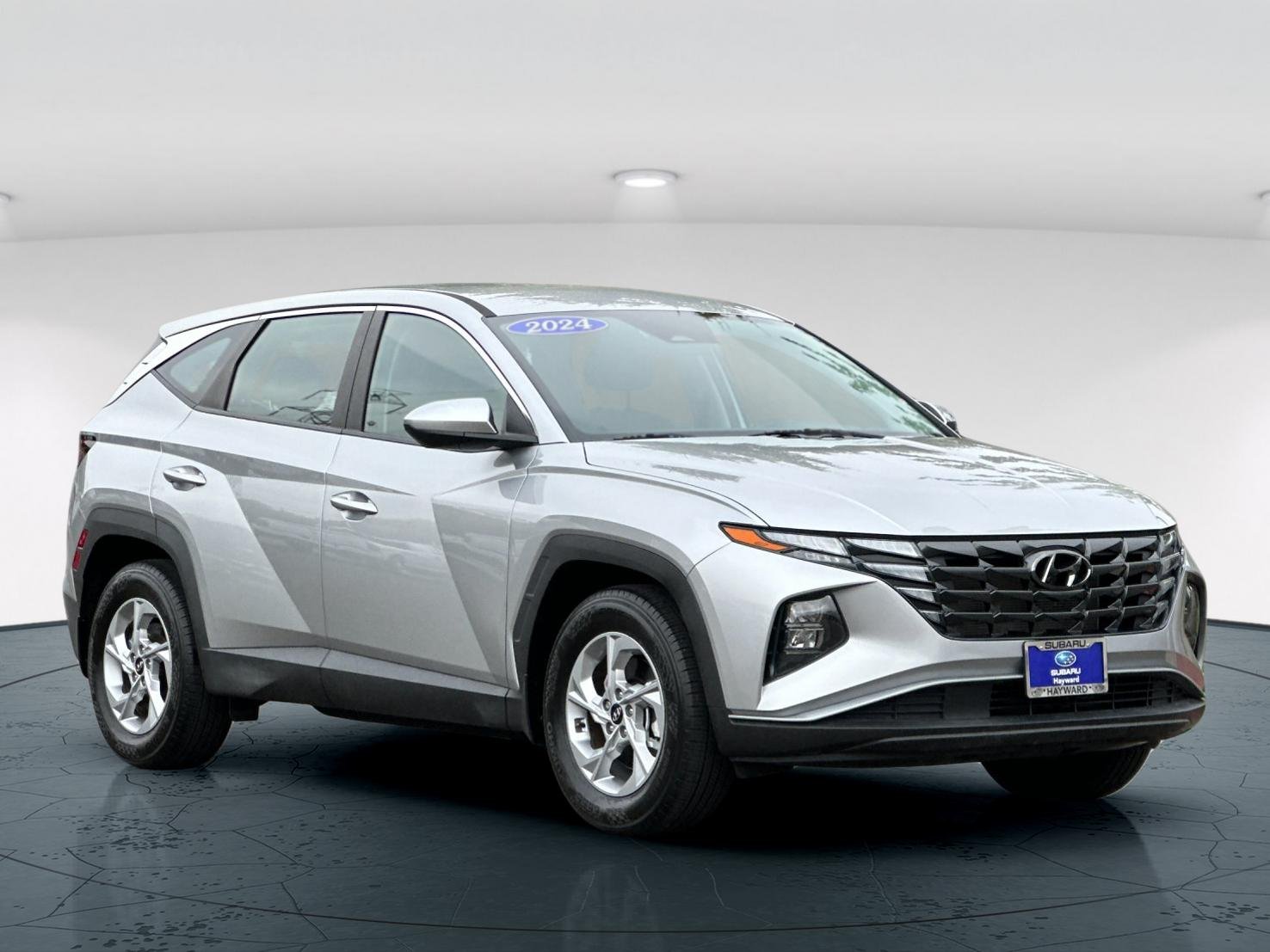 Used 2024 Shimmering Silver Hyundai SE 4D Sport Utility image 8