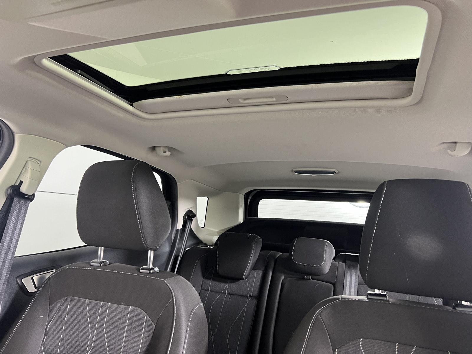 Used 2019 Shadow Black Ford SE image 4
