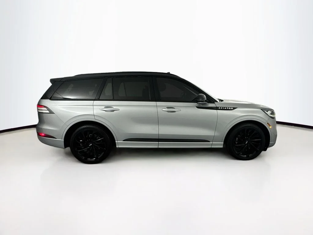 Used 2022 Silver Lincoln Reserve image 4