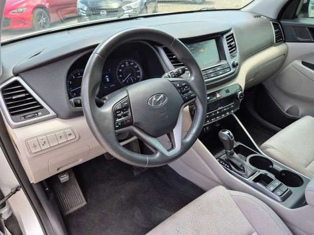 Used 2018 Molten Silver Hyundai Value image 32
