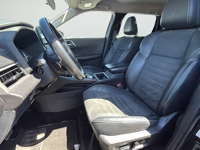 Used 2022 Black Mitsubishi SE image 32