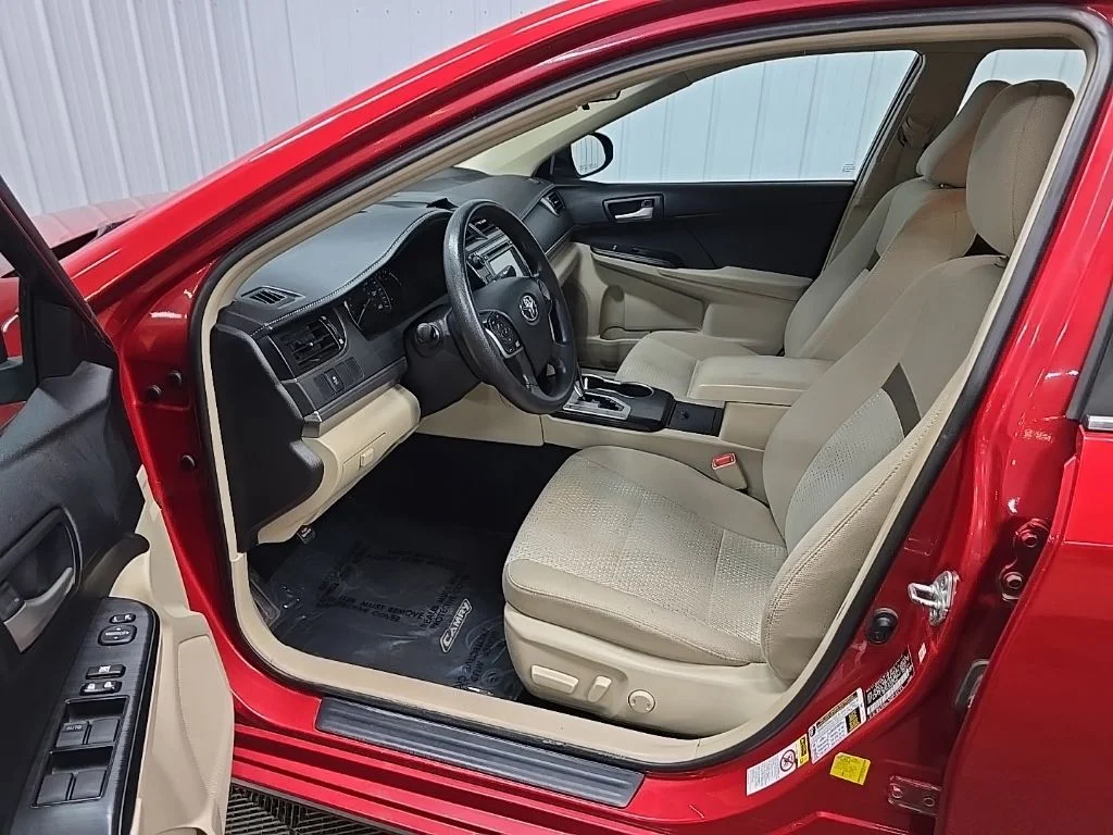 Used 2013 Red Toyota LE image 27