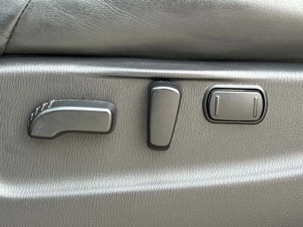 Used 2017 Smoky Quartz INFINITI Base image 32