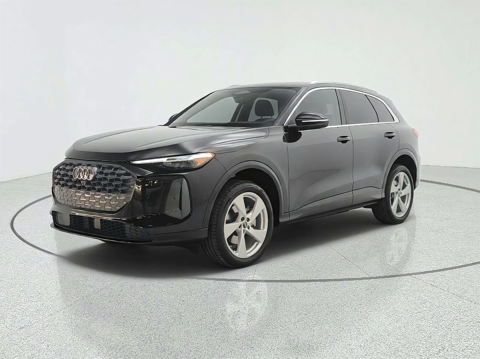 Luxury Loaner 2025 Q5 SUV