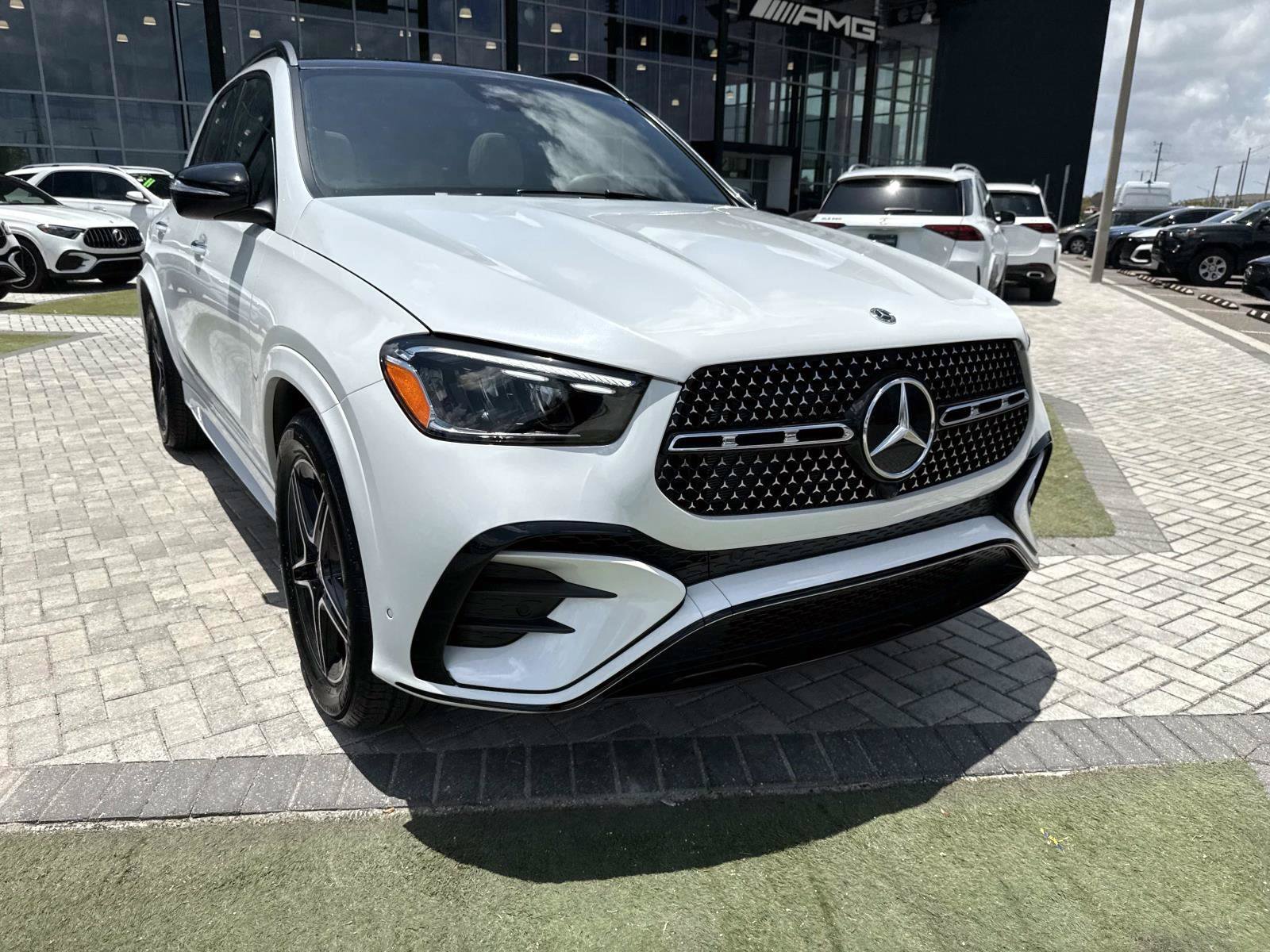 New 2026 Moonlight White Mercedes-Benz 350 4MATIC® SUV image 8