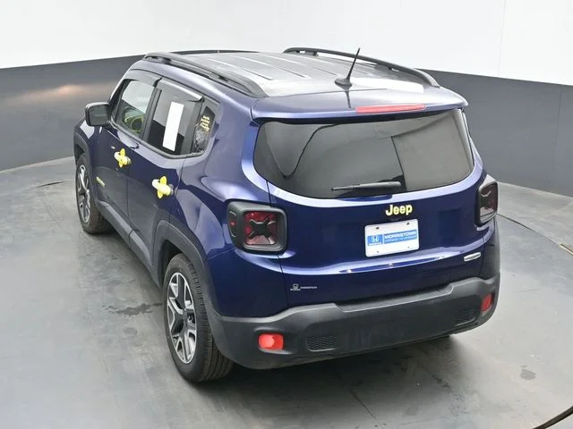 Used 2017 Blue Jeep Latitude image 33