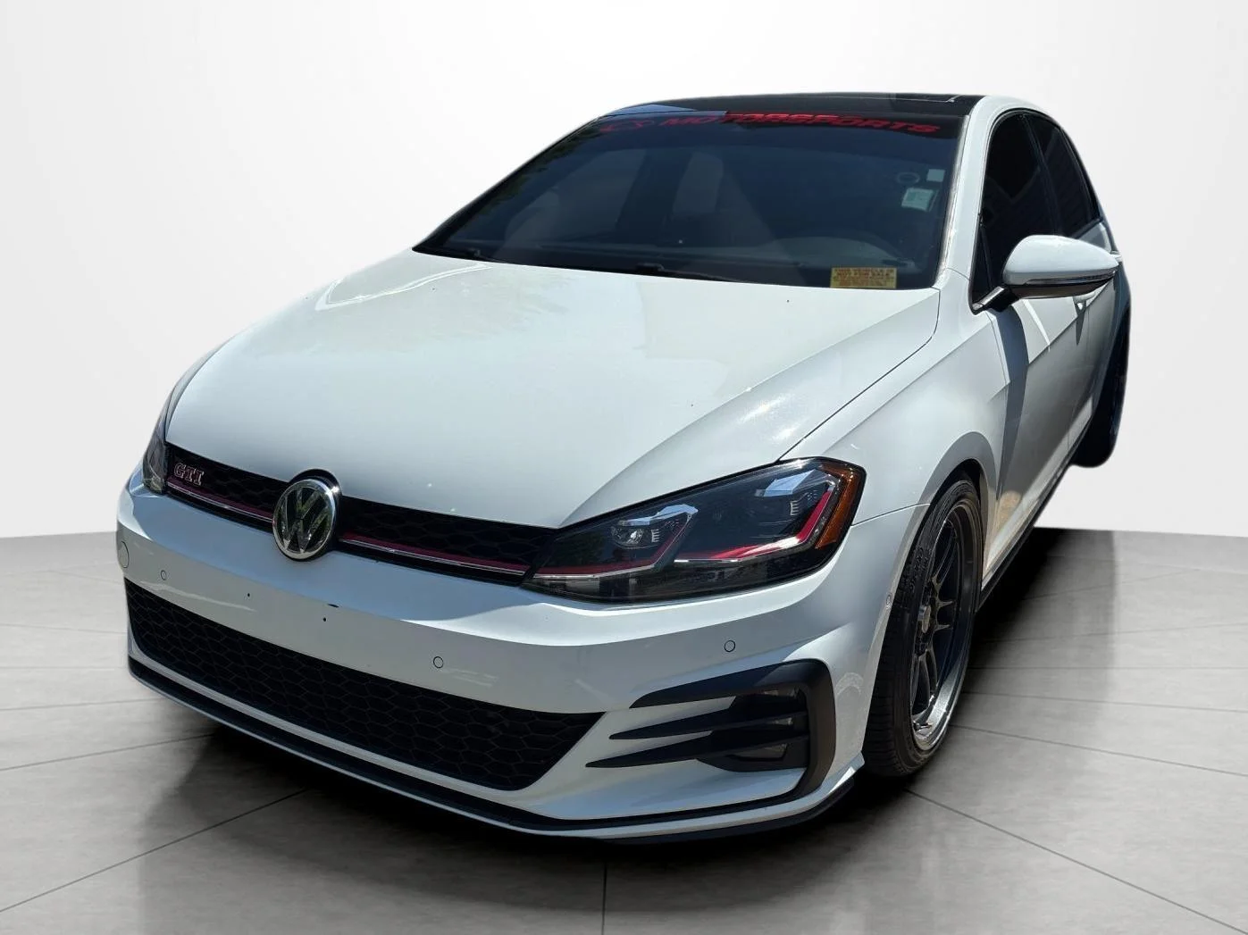 Used 2018 Pure White Volkswagen Autobahn image 1