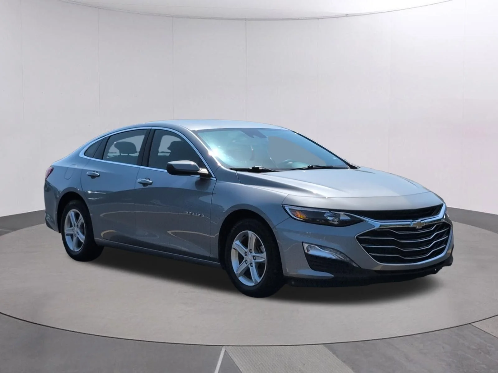 Used 2023 Sterling Gray Metallic Chevrolet LT image 9