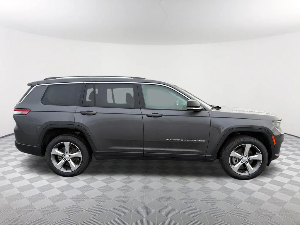 Used 2022 Gray Jeep Limited image 4