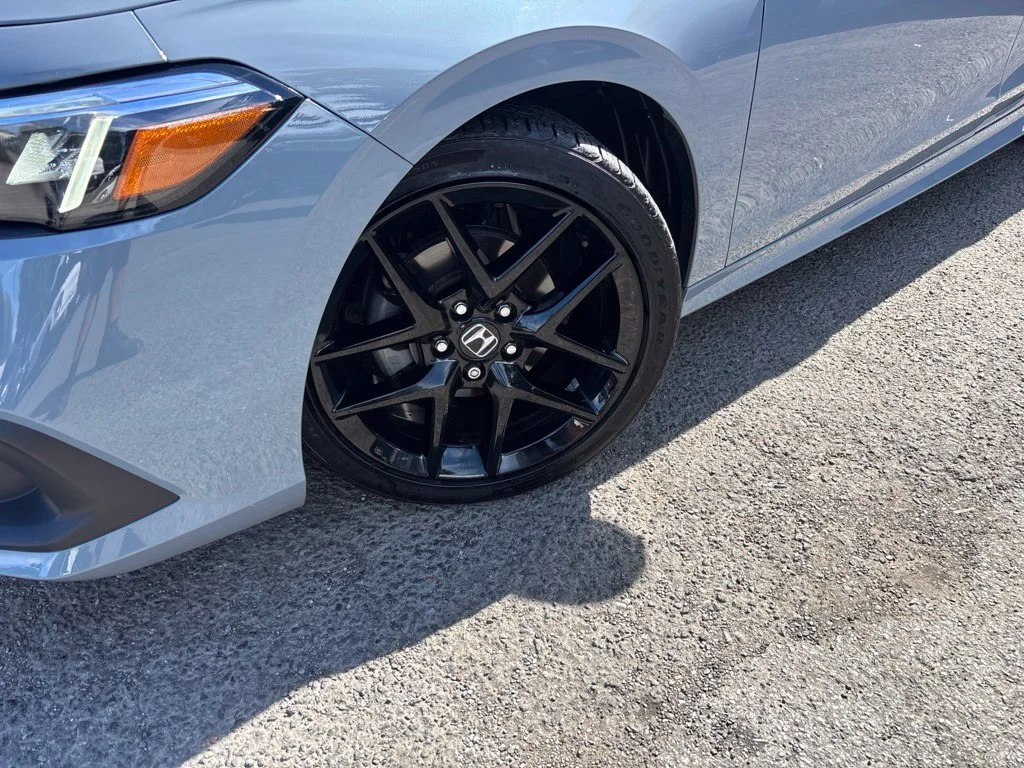 Used 2024  Honda Sport image 2