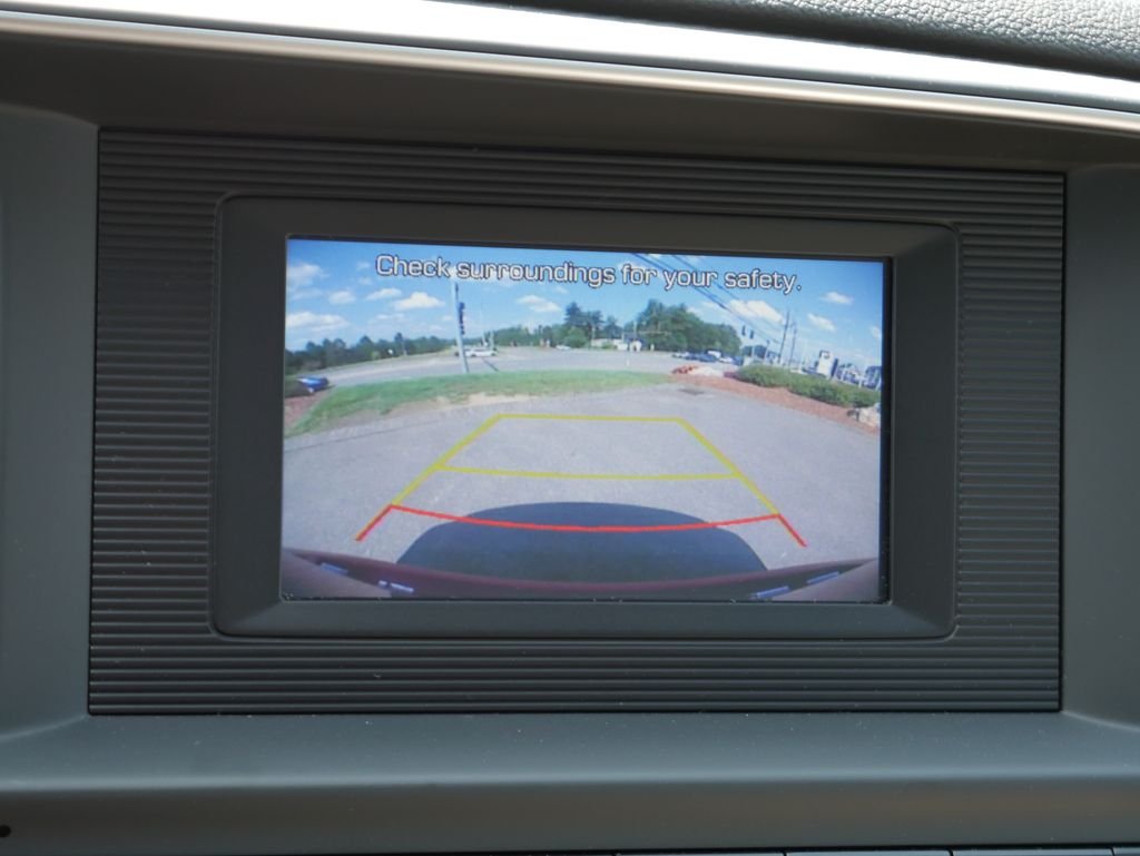 Used 2019 Red Hyundai SE image 18