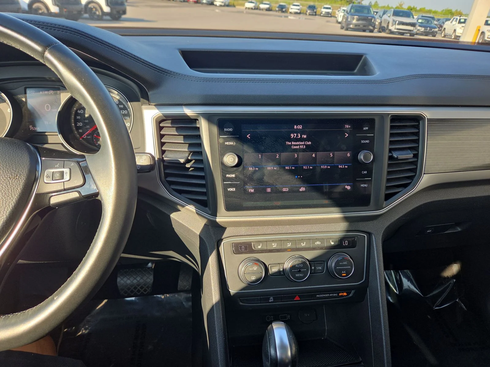 Used 2019 Pure White Volkswagen 2.0T SE w/Technology image 18