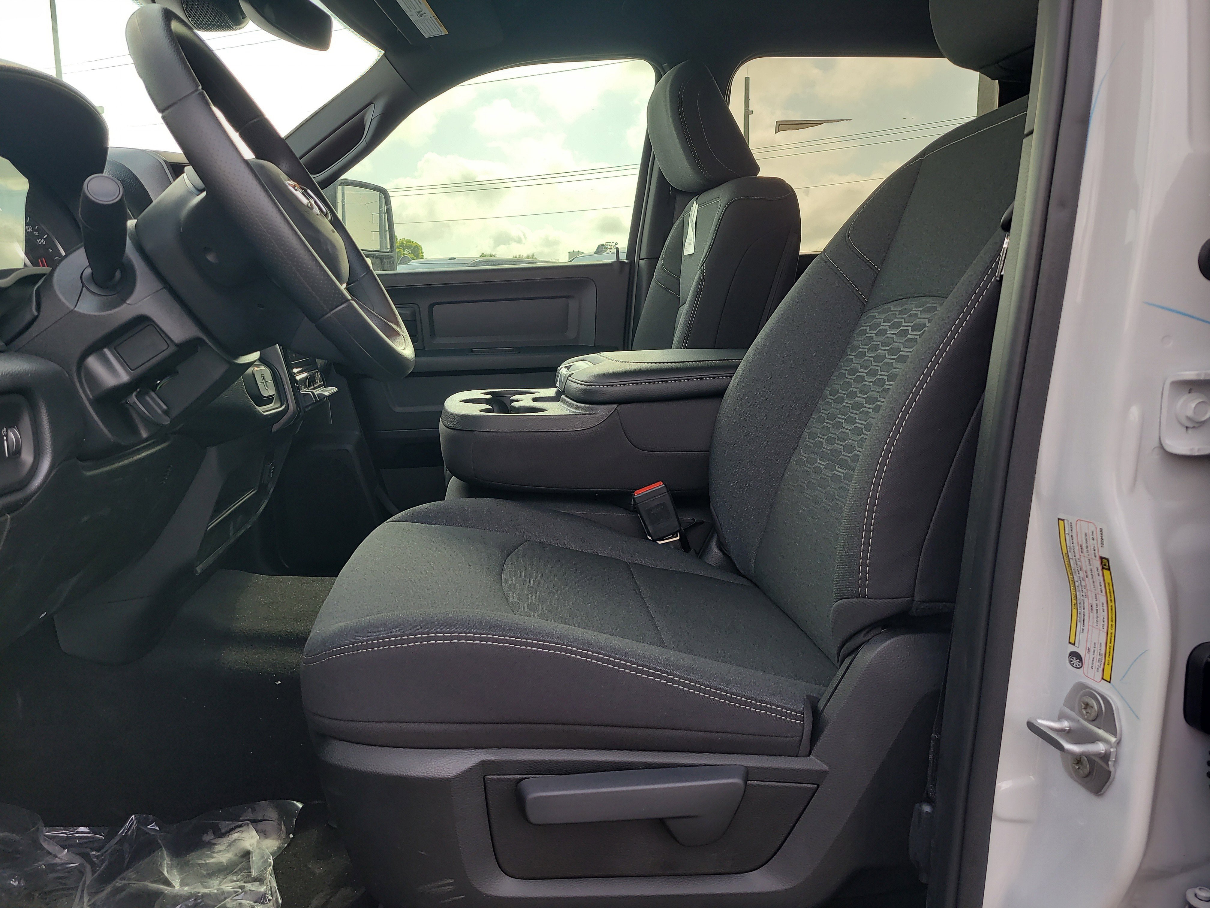 New 2026 Bright White Clear-Coat Exterior Paint RAM Tradesman image 13