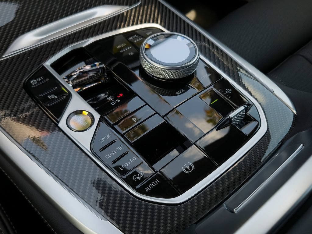 New 2027 Black Sapphire Metallic BMW M60i image 10